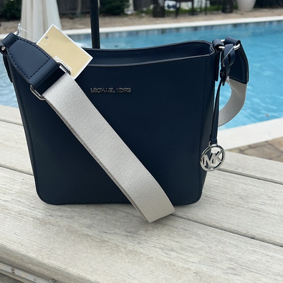 Michael Kors NWT Jet Set Travel  CROSSBODY - Picture 1 of 3